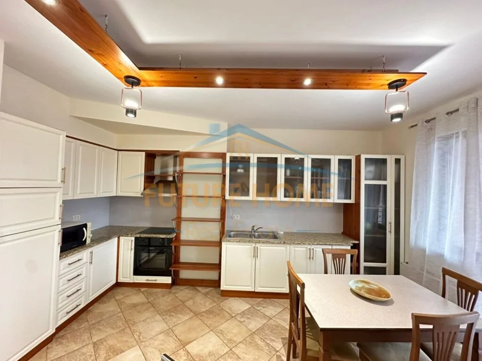 Tirane, jepet me qera apartament 2+1 Kati 9, 118 m² 1.250 € (BLLOKU TIRANE)