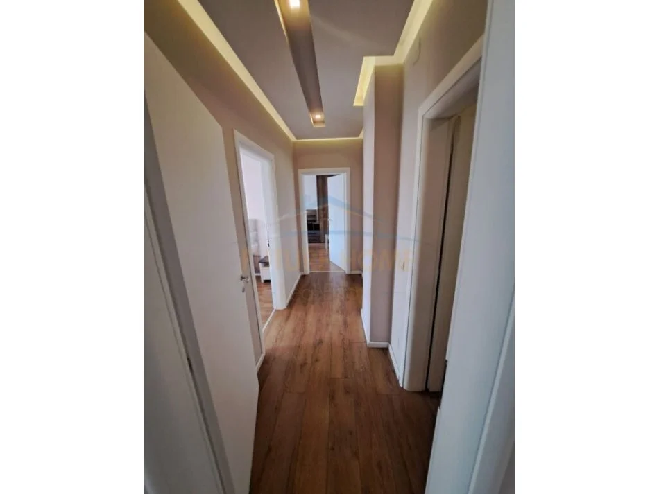 Tirane, jepet me qera apartament 2+1+Aneks+Ballkon Kati 6, 115 m² 800 € (Komuna e Parisit)