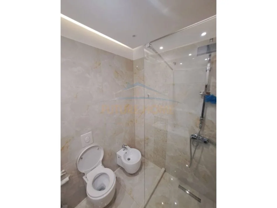 Tirane, jepet me qera apartament 2+1+Aneks+Ballkon Kati 6, 115 m² 800 € (Komuna e Parisit)