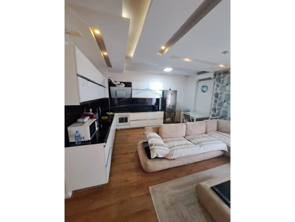 Tirane, jepet me qera apartament 2+1+Aneks+Ballkon Kati 6, 115 m² 800 € (Komuna e Parisit)