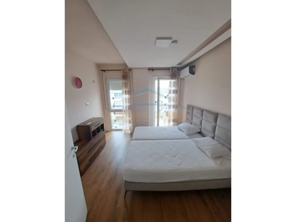 Tirane, jepet me qera apartament 2+1+Aneks+Ballkon Kati 6, 115 m² 800 € (Komuna e Parisit)