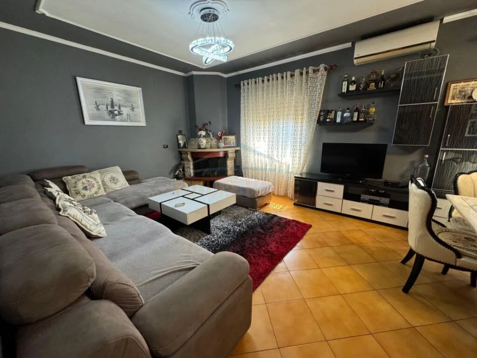 Tirane, shitet Vile Kati 3, 363 m² 400.000 € 