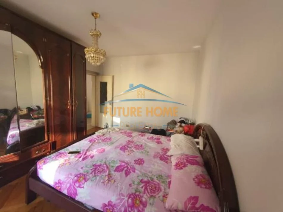 Tirane, jepet me qera apartament 1+1+Ballkon Kati 5, 500 € (Buevardi Zogu 1)