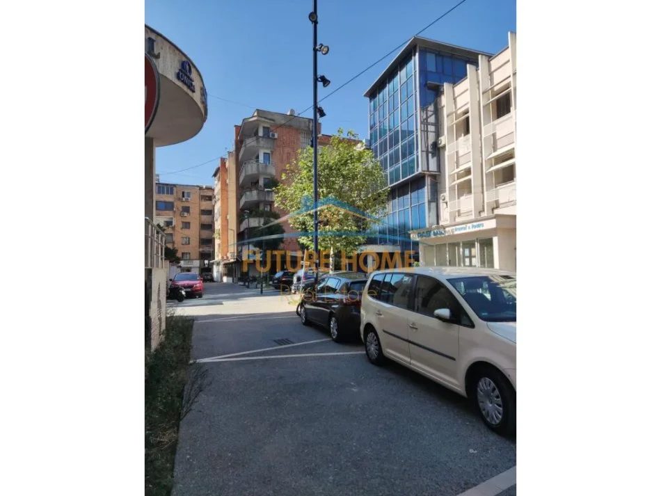 Tirane, jepet me qera apartament 2+1 Kati 5, 95 m² 500 € (, Bulevardi Zogu 1,)