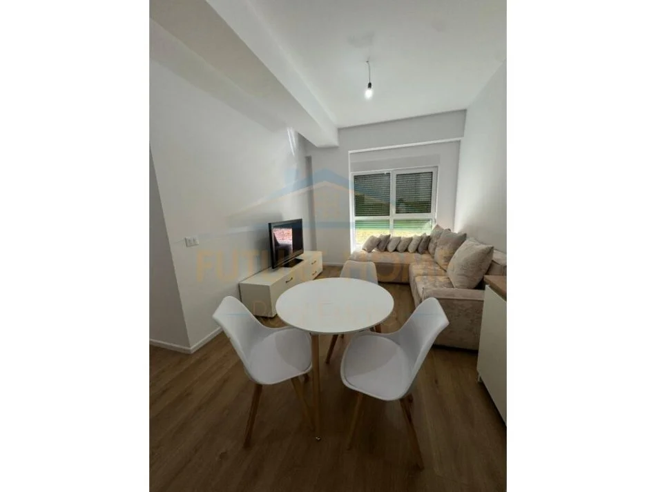 Tirane, jepet me qera apartament 1+1 Kati 1, 50 m² 450 € (Rruga Ali Demi)