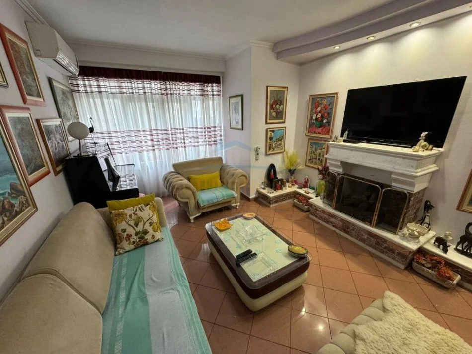 Tirane, jepet me qera apartament 1+1 Kati 4, 75 m² 650 € (Rruga Lidhja e Prizrenit Tirane)