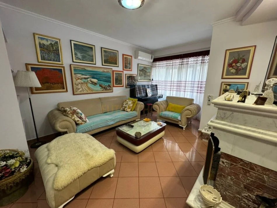 Tirane, jepet me qera apartament 1+1 Kati 4, 75 m² 650 € (Rruga Lidhja e Prizrenit Tirane)