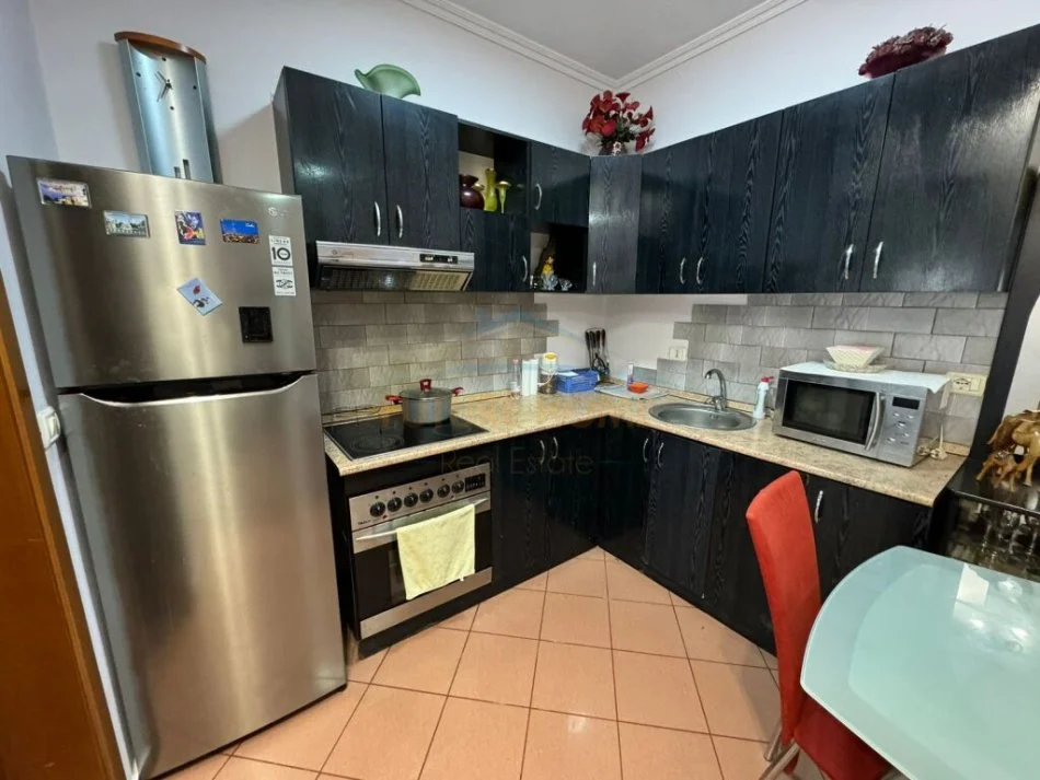 Tirane, jepet me qera apartament 1+1 Kati 4, 75 m² 650 € (Rruga Lidhja e Prizrenit Tirane)