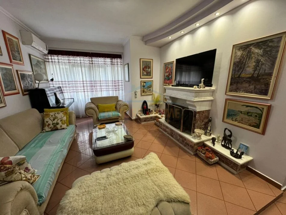 Tirane, jepet me qera apartament 1+1 Kati 4, 75 m² 650 € (Rruga Lidhja e Prizrenit Tirane)