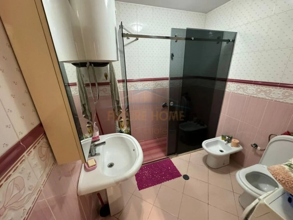 Tirane, jepet me qera apartament 1+1 Kati 4, 75 m² 650 € (Rruga Lidhja e Prizrenit Tirane)