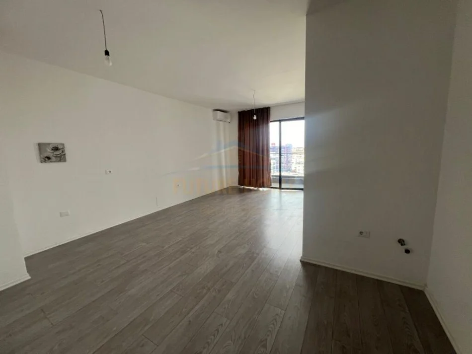Tirane, jepet me qera ambjent biznesi Kati 9, 70 m² 500 € (Parku olimpik)