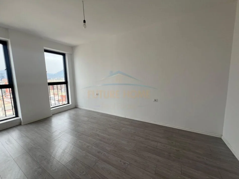 Tirane, jepet me qera ambjent biznesi Kati 9, 70 m² 500 € (Parku olimpik)