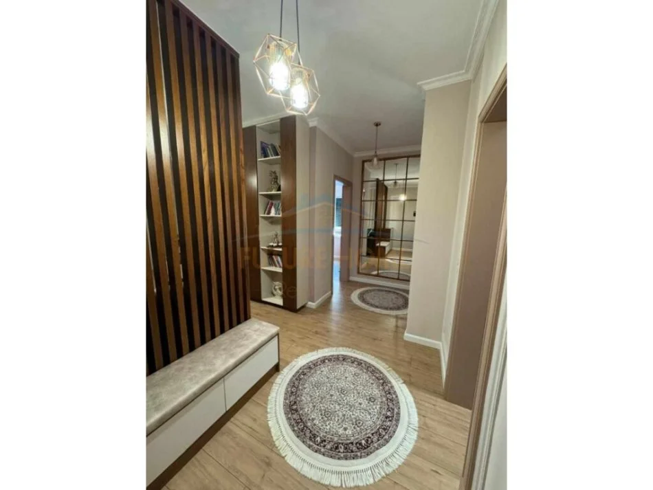 Tirane, shitet apartament 2+1+Aneks+Ballkon Kati 3, 111 m² 200.000 € (Rruga Gjin Gjergji)