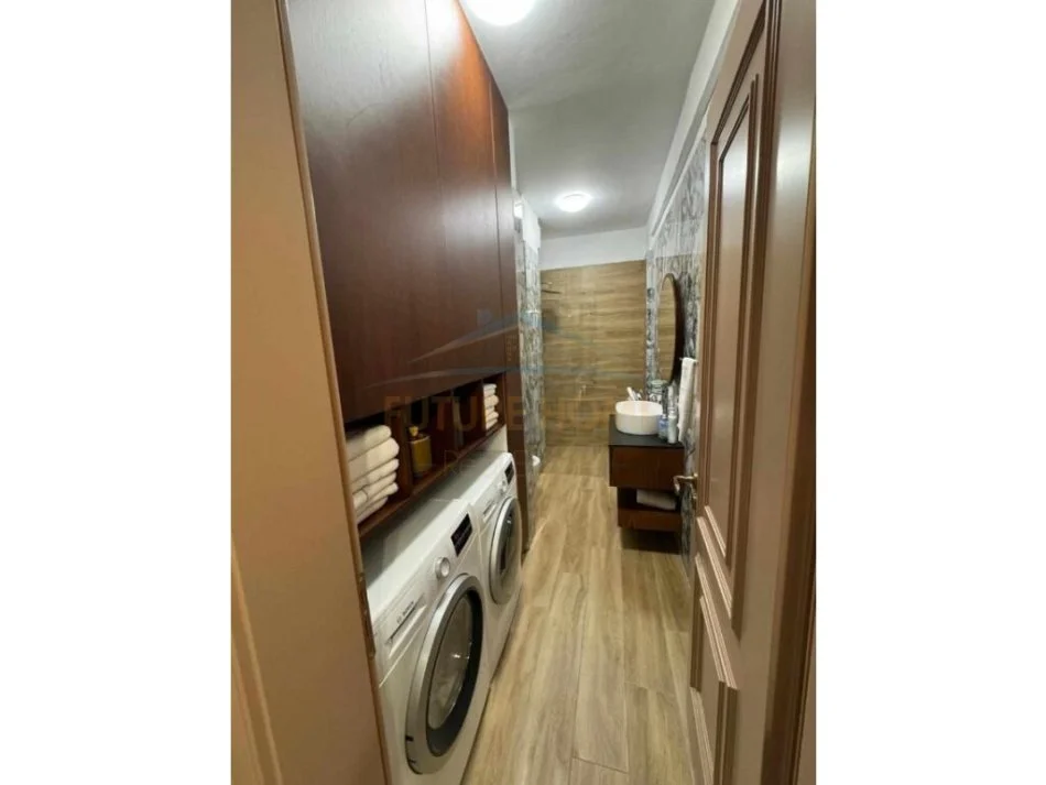 Tirane, shitet apartament 2+1+Aneks+Ballkon Kati 3, 111 m² 200.000 € (Rruga Gjin Gjergji)