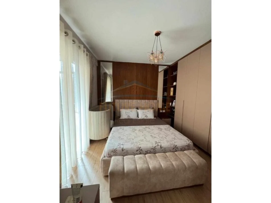 Tirane, shitet apartament 2+1+Aneks+Ballkon Kati 3, 111 m² 200.000 € (Rruga Gjin Gjergji)