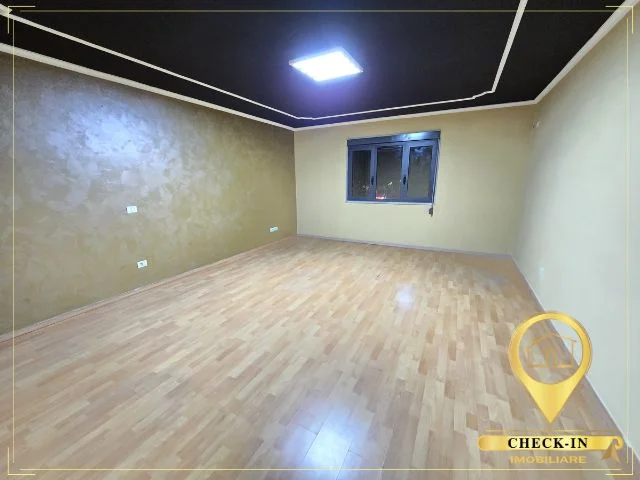 Tirane, jepet me qera zyre Kati 2, 160 m² 1.250 € (Sheshi Skenderbej)