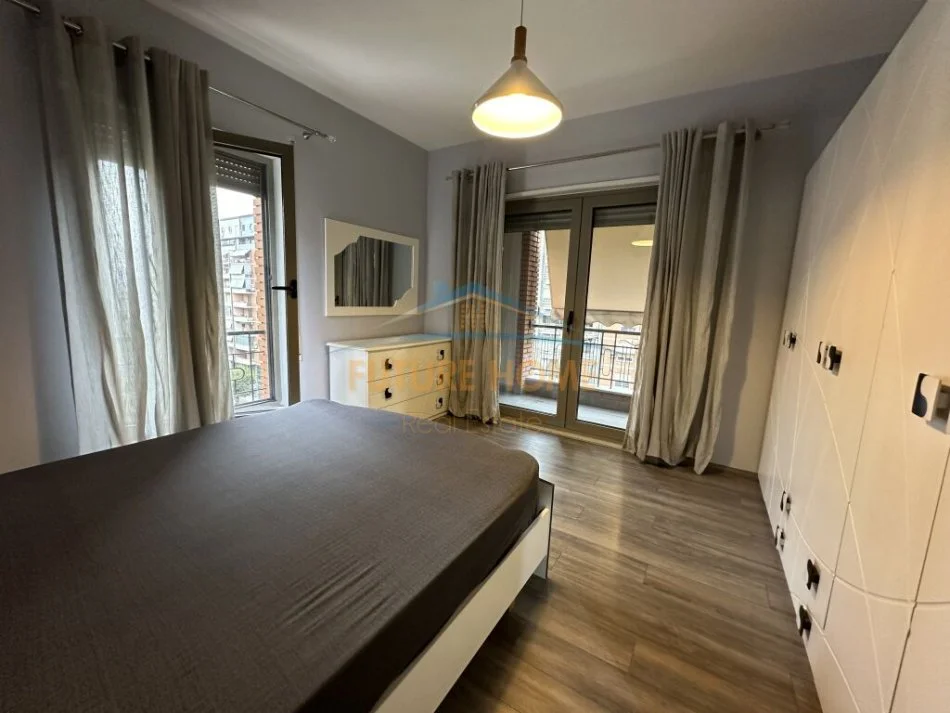 Tirane, jepet me qera apartament 3+1 Kati 7, 123 m² 1.000 € 