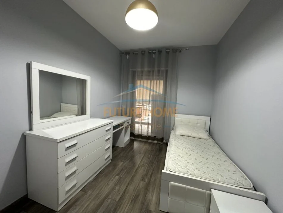Tirane, jepet me qera apartament 3+1 Kati 7, 123 m² 1.000 € (Kompleksi Delijorgji)
