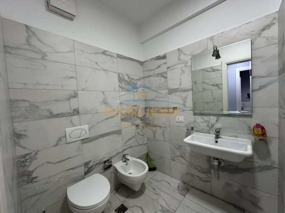 Tirane, jepet me qera apartament 3+1 Kati 7, 123 m² 1.000 € (Kompleksi Delijorgji)
