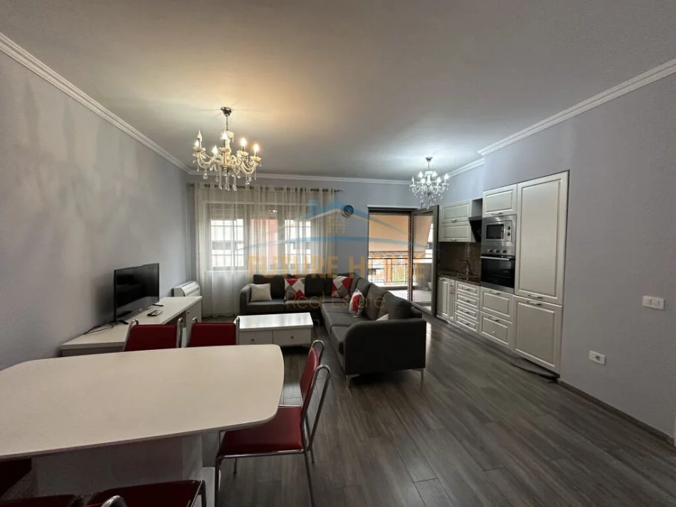 Tirane, jepet me qera apartament 3+1 Kati 7, 123 m² 1.000 € 