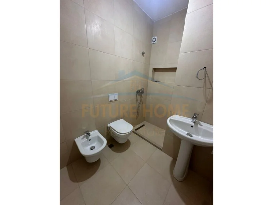 Tirane, shitet apartament 1+1 Kati 5, 64 m² 110.660 € (PORCELAN)