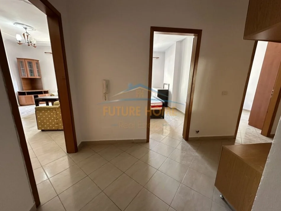 Tirane, shitet apartament 2+1+Ballkon Kati 8, 90 m² 110.000 € (Unaza e Re)