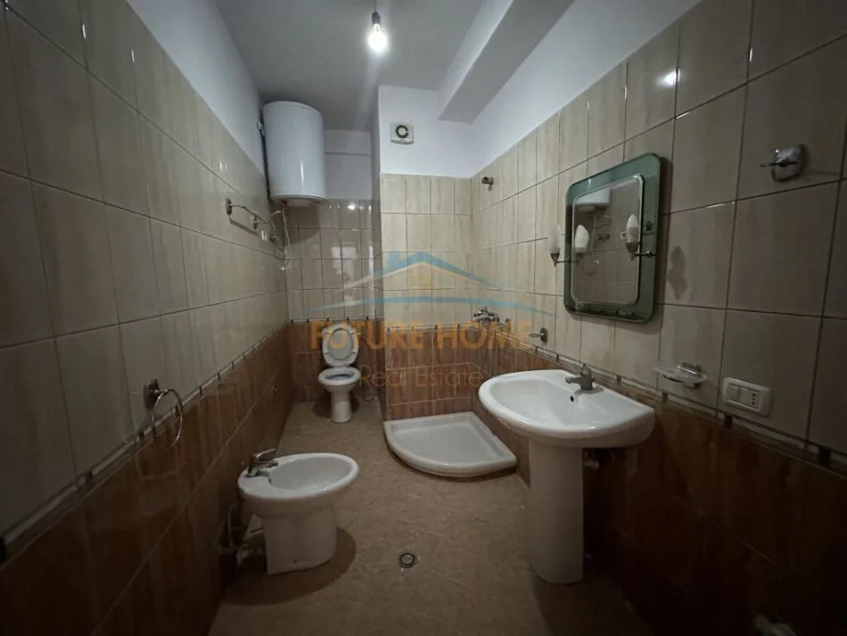 Tirane, shitet apartament 2+1+Ballkon Kati 8, 90 m² 110.000 € (Unaza e Re)