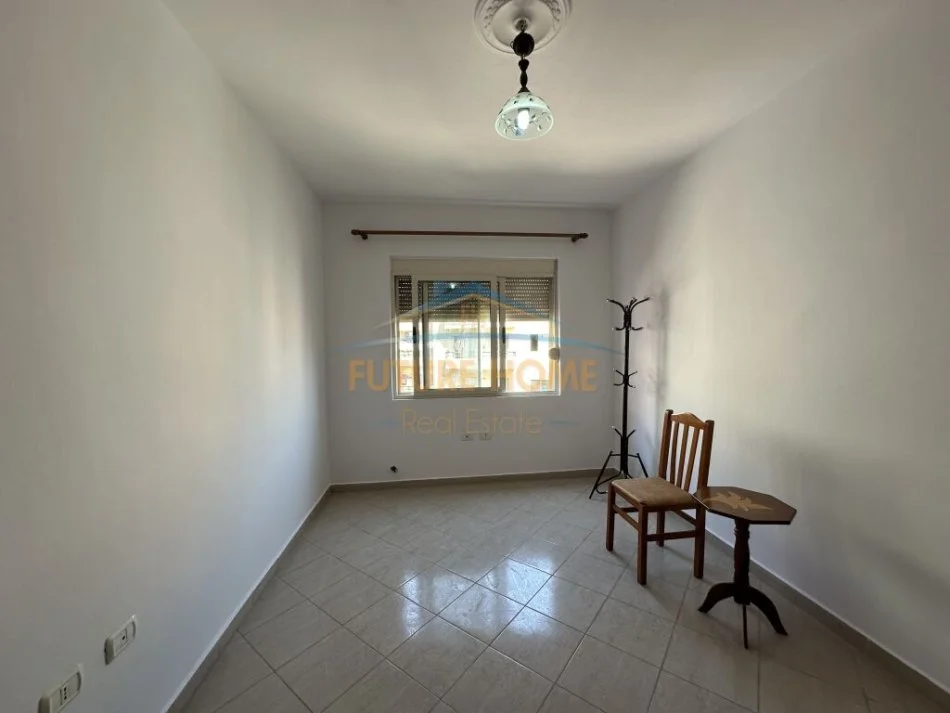 Tirane, shitet apartament 2+1+Ballkon Kati 8, 90 m² 110.000 € (Unaza e Re)