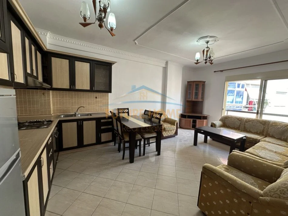 Tirane, shitet apartament 2+1+Ballkon Kati 8, 90 m² 110.000 € (Unaza e Re)
