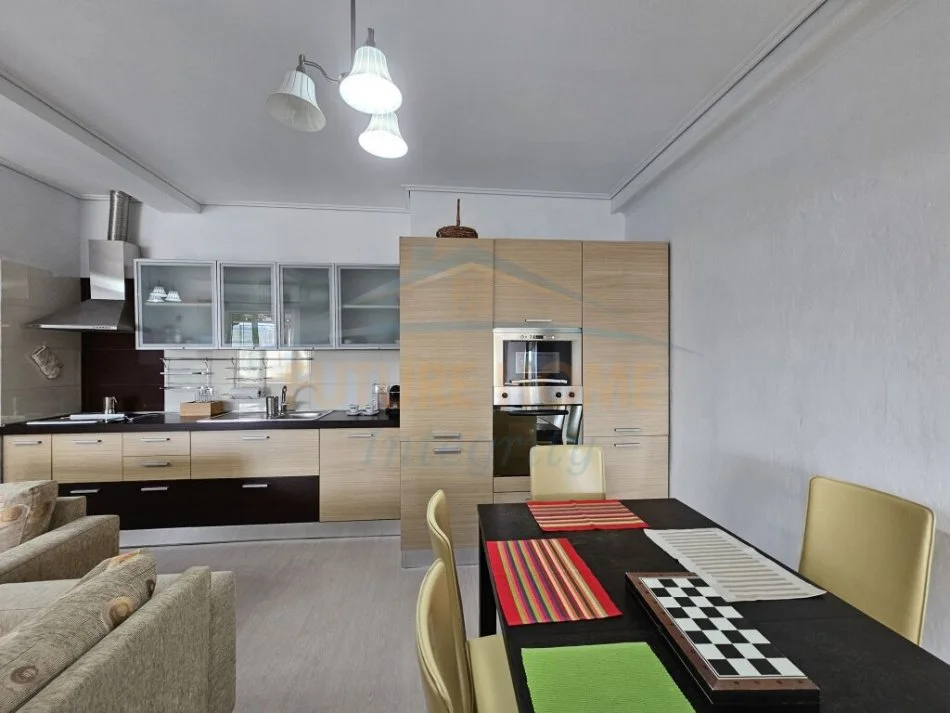 Tirane, jepet me qera apartament 2+1 , 110 m² 600 € (TODI SHKURTI KOMPLEKSI GRAND)