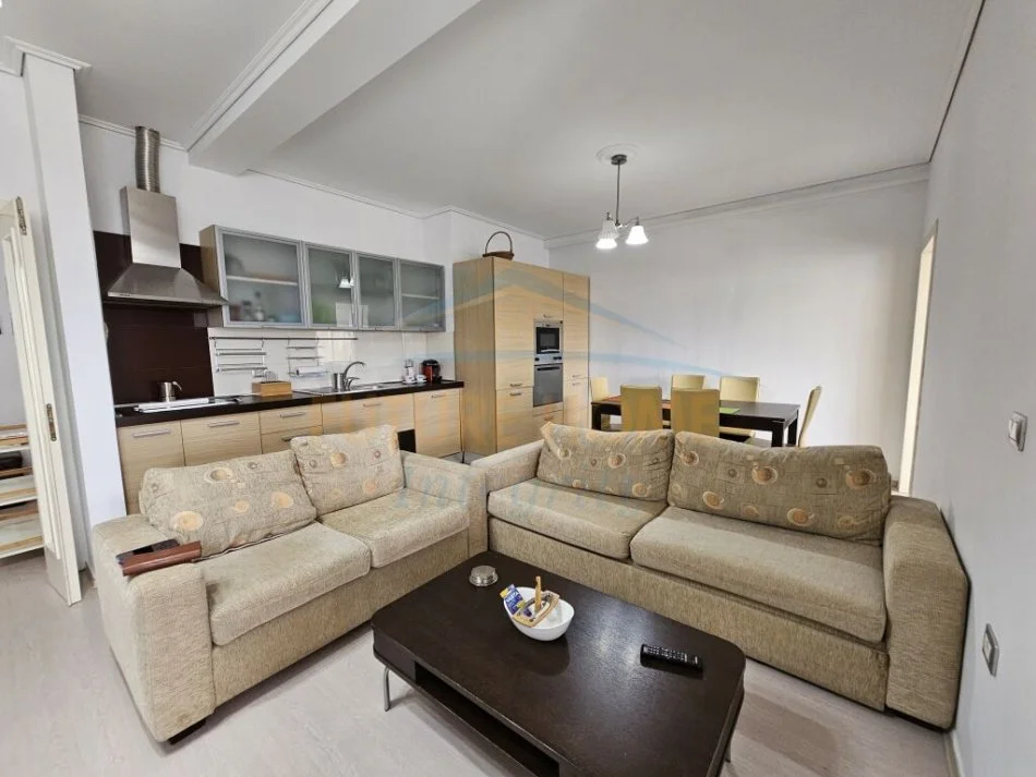 Tirane, jepet me qera apartament 2+1 , 110 m² 600 € (TODI SHKURTI KOMPLEKSI GRAND)