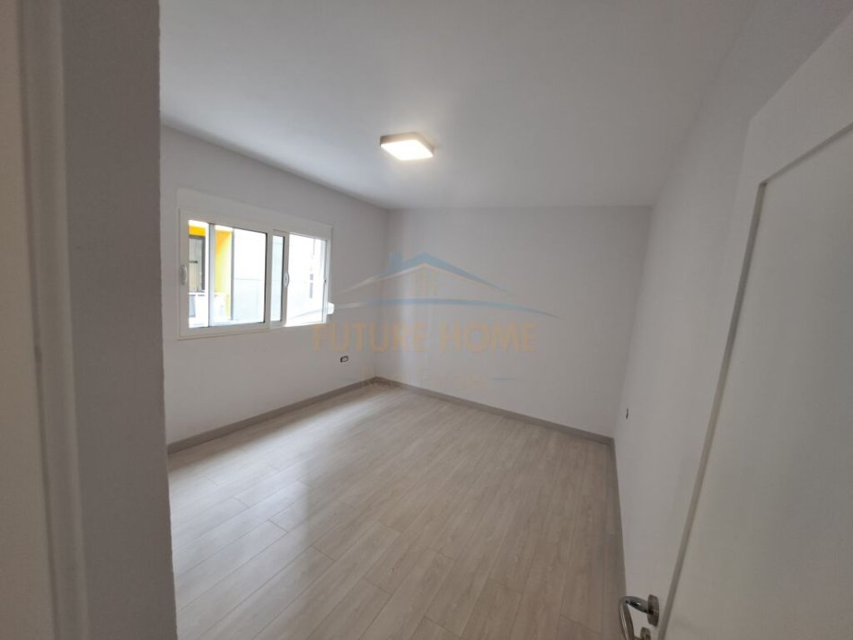 Tirane, jepet me qera apartament 1+1 Kati 4, 50 m² 750 € (Jul Variboba, Prane Piramides)