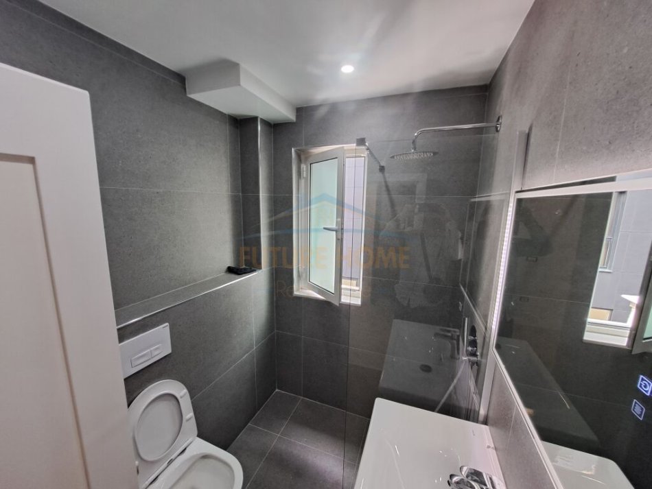 Tirane, jepet me qera apartament 1+1 Kati 4, 50 m² 750 € (Jul Variboba, Prane Piramides)