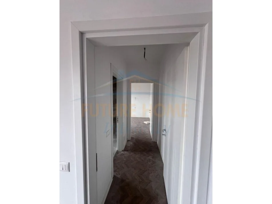 Tirane, jepet me qera apartament 2+1+Aneks+Ballkon Kati 3, 110 m² 1.300 € (Rruga e Kavajes)