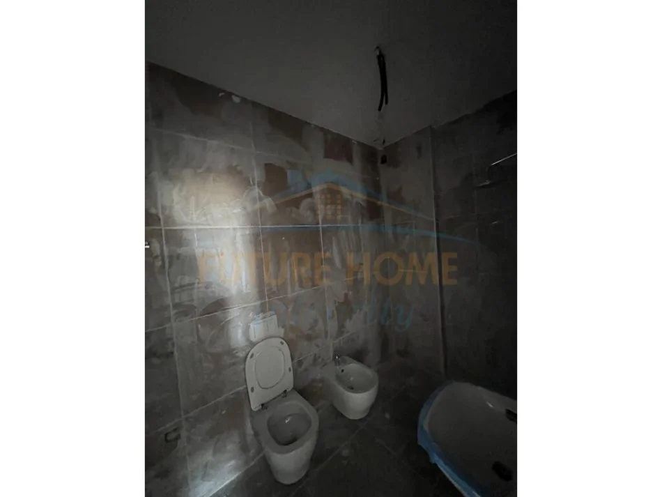 Tirane, jepet me qera apartament 2+1+Aneks+Ballkon Kati 3, 110 m² 1.300 € (rruga e kavajes)