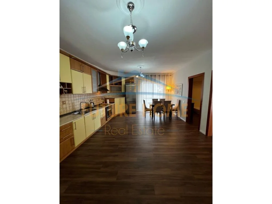 Tirane, jepet me qera apartament 2+1+Aneks+Ballkon Kati 7, 85 m² 650 € (Stadiumi Dinamo)