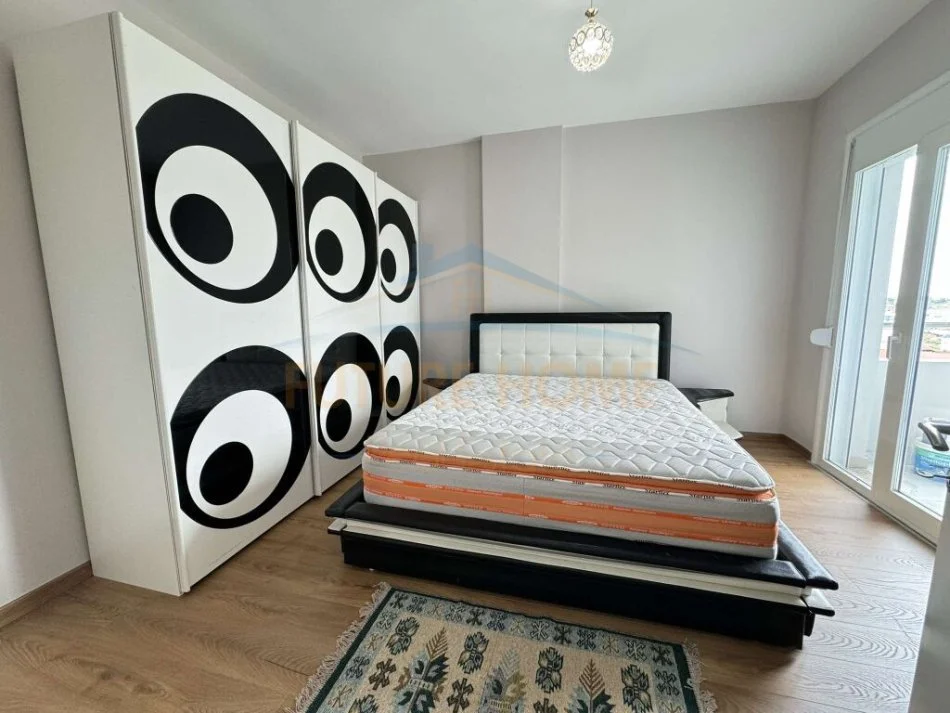 Tirane, jepet me qera apartament 2+1 Kati 6, 100 m² 500 € (ktthesa e kamzes)