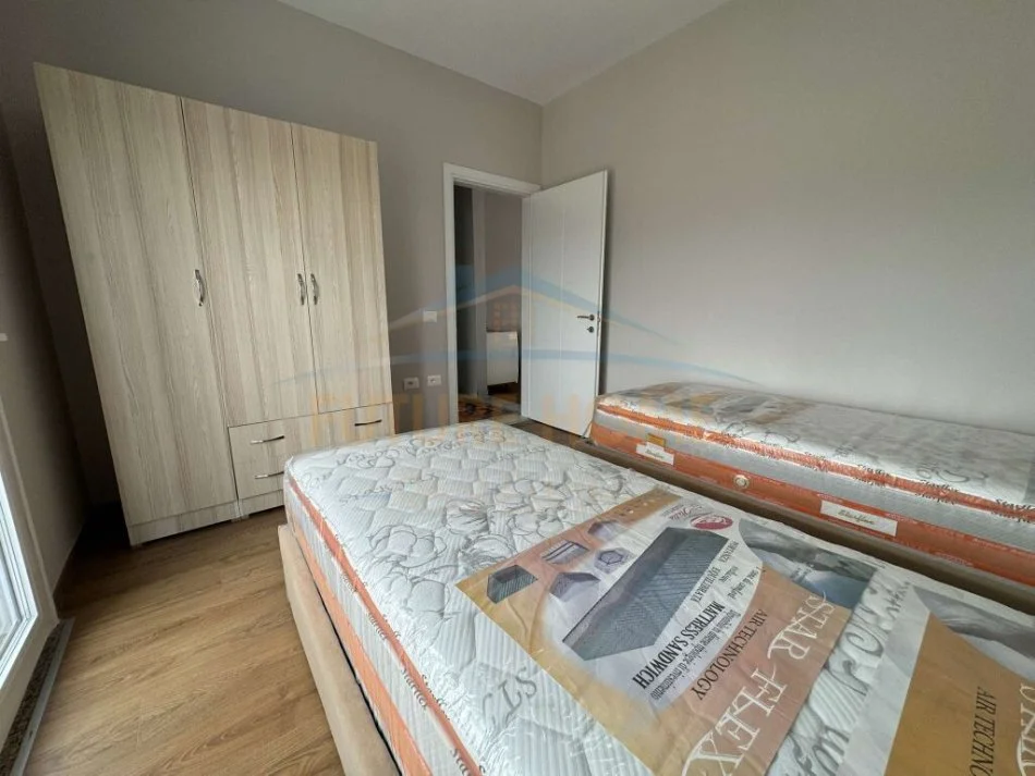 Tirane, jepet me qera apartament 2+1 Kati 6, 100 m² 500 € (ktthesa e kamzes)