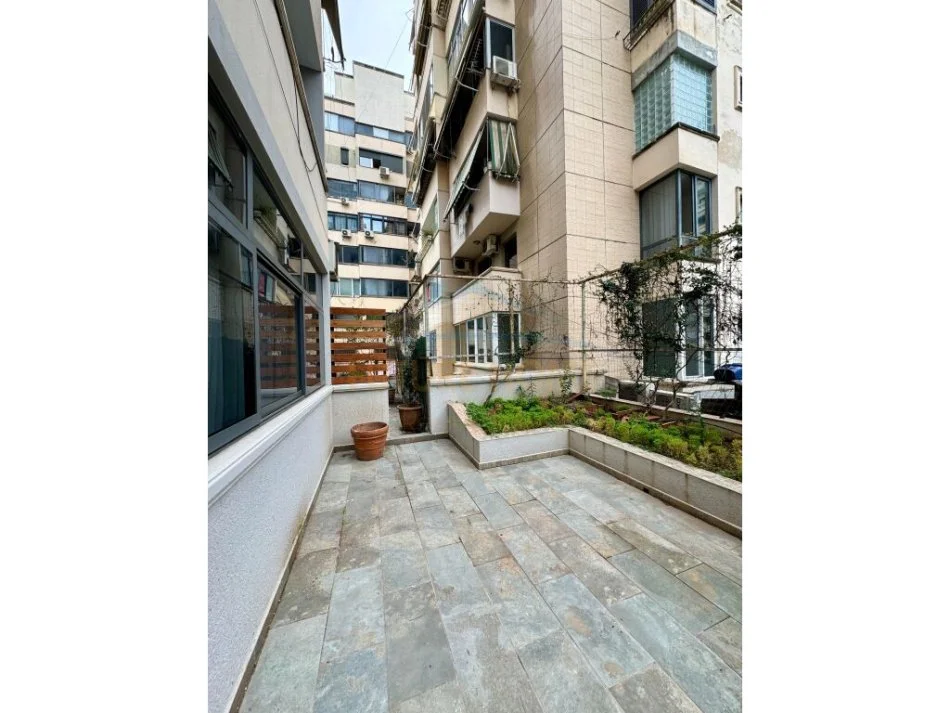 Tirane, shitet apartament 1+1+Ballkon Kati 3, 63 m² 195.000 € (Rruga Faik Konica)