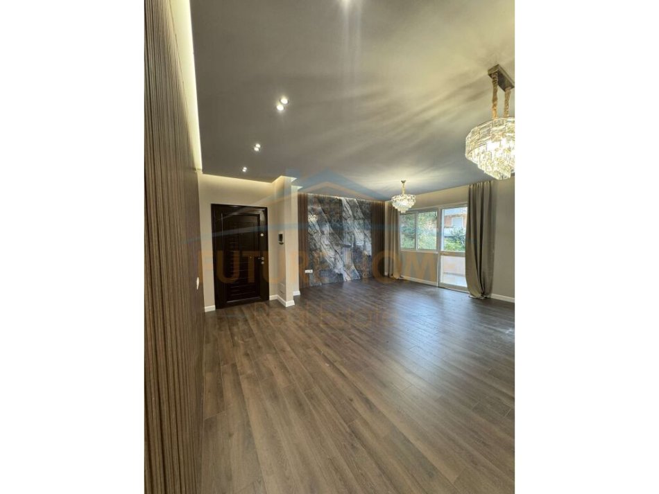 Tirane, jepet me qera apartament 2+1 Kati 1, 120 m² 600 € (Kopshti Botanik)