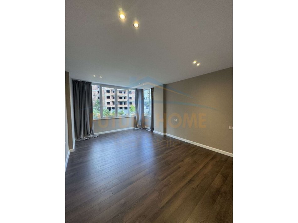 Tirane, jepet me qera apartament 2+1 Kati 1, 120 m² 600 € (Kopshti Botanik)