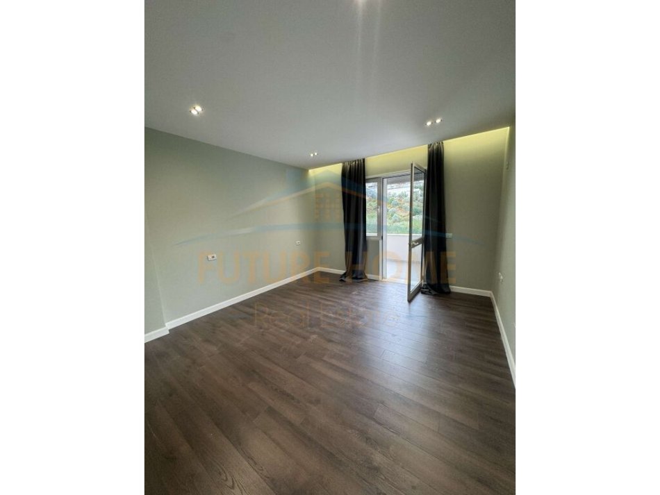 Tirane, jepet me qera apartament 2+1 Kati 1, 120 m² 600 € (Kopshti Botanik)