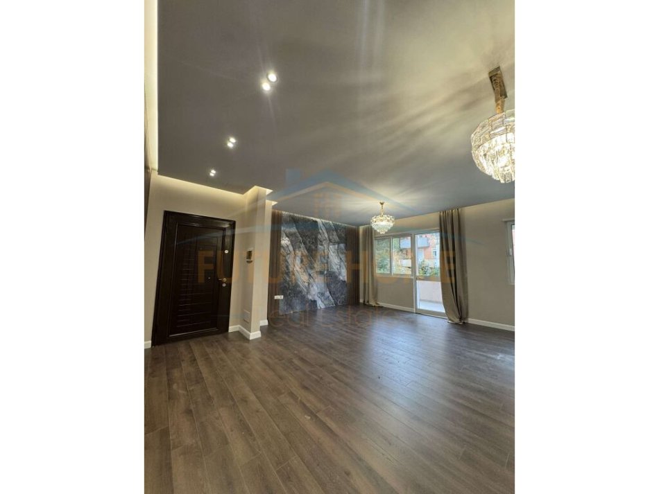 Tirane, jepet me qera apartament 2+1 Kati 1, 120 m² 600 € (Kopshti Botanik)