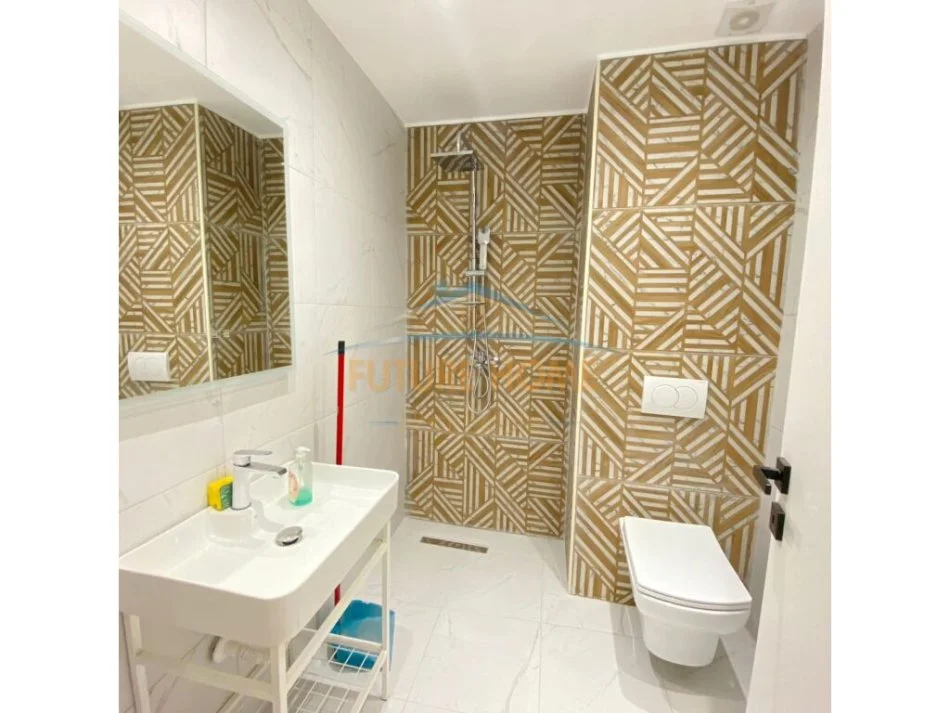 Tirane, shitet apartament 1+1+Ballkon Kati 2, 55 m² 125.000 € (Mbikalimi Komuna e Parisit)