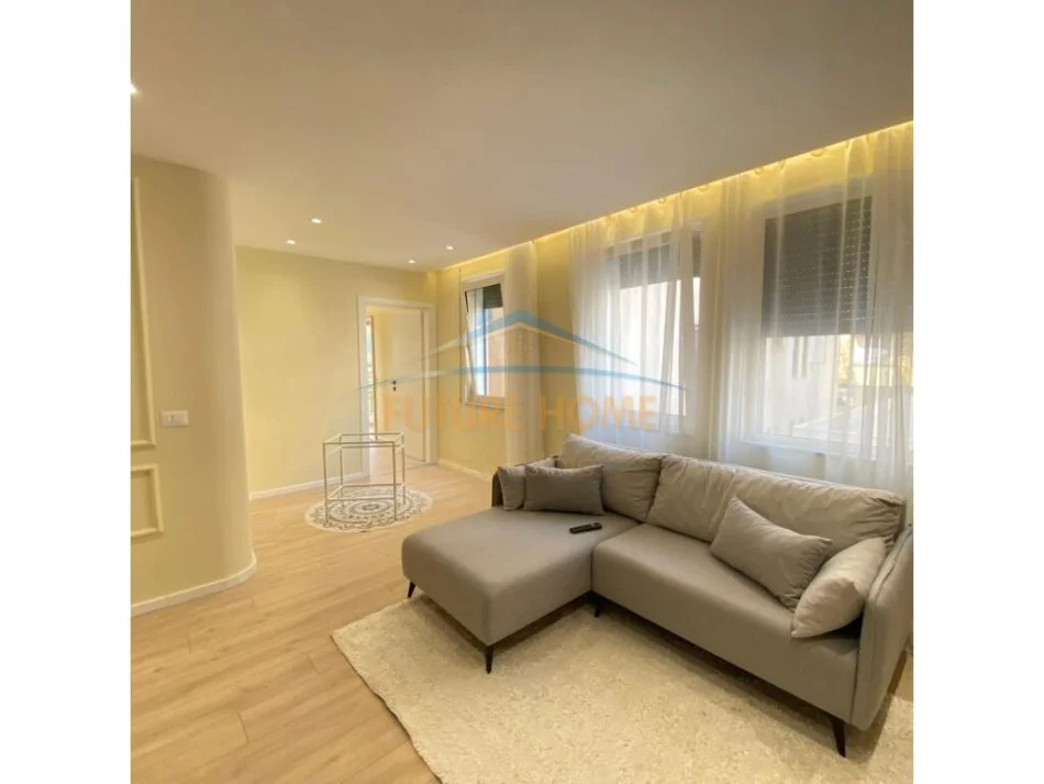 Tirane, shitet apartament 1+1+Ballkon Kati 2, 55 m² 125.000 € (Mbikalimi Komuna e Parisit)