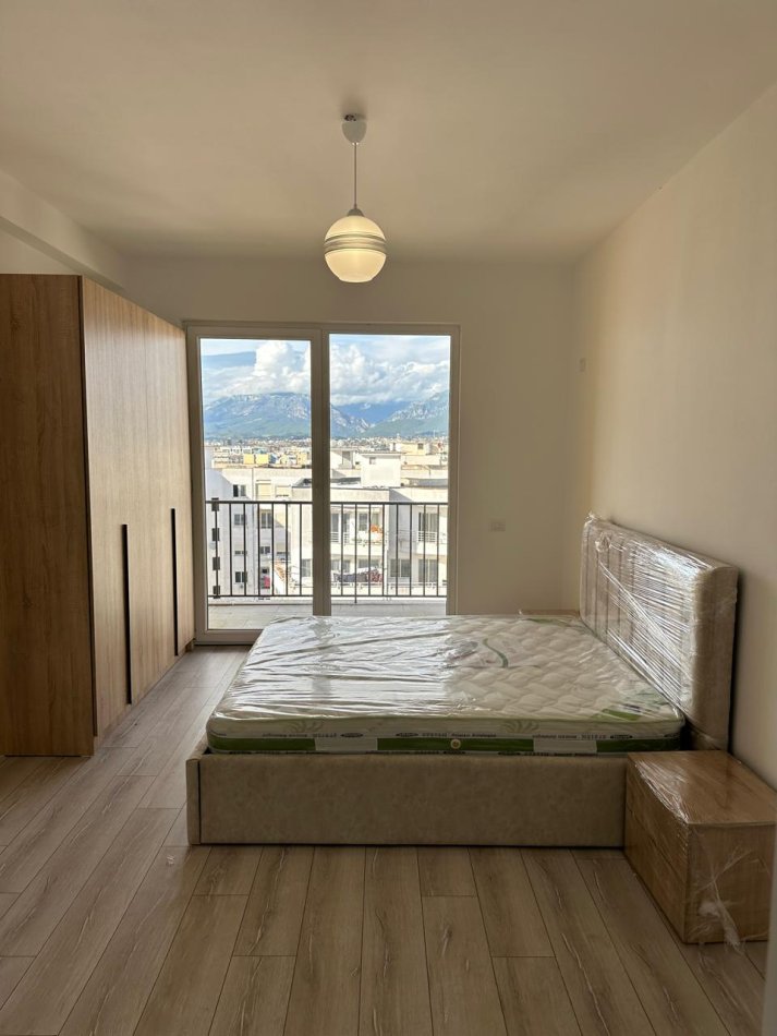 Tirane, jepet me qera apartament 2+1+Ballkon, Kati 7, 85 m² 500 € (RRUGA 3 DESHMORET)