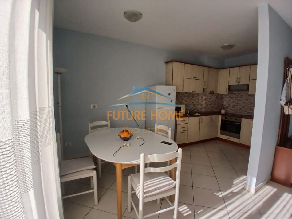 Tirane, jepet me qera apartament 2+1+Ballkon Kati 9, 115 m² 800 € (Barrikadave)