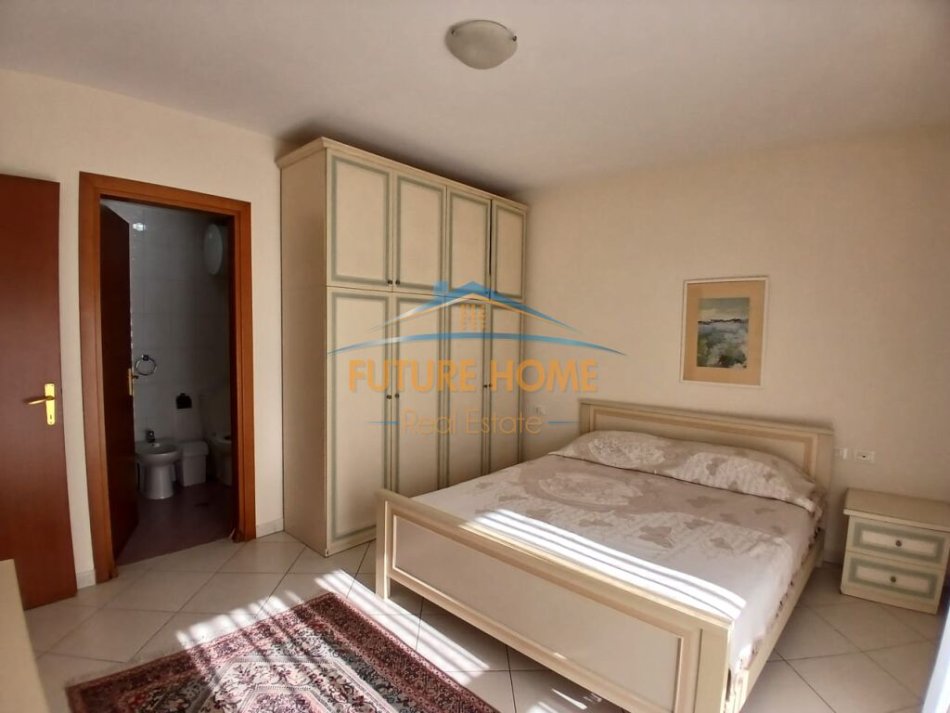 Tirane, jepet me qera apartament 2+1+Ballkon Kati 9, 115 m² 800 € (Barrikadave)