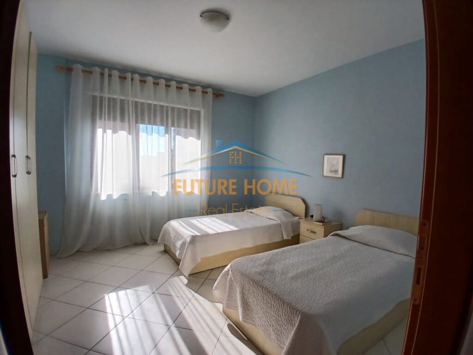 Tirane, jepet me qera apartament 2+1+Ballkon Kati 9, 115 m² 800 € (Barrikadave)