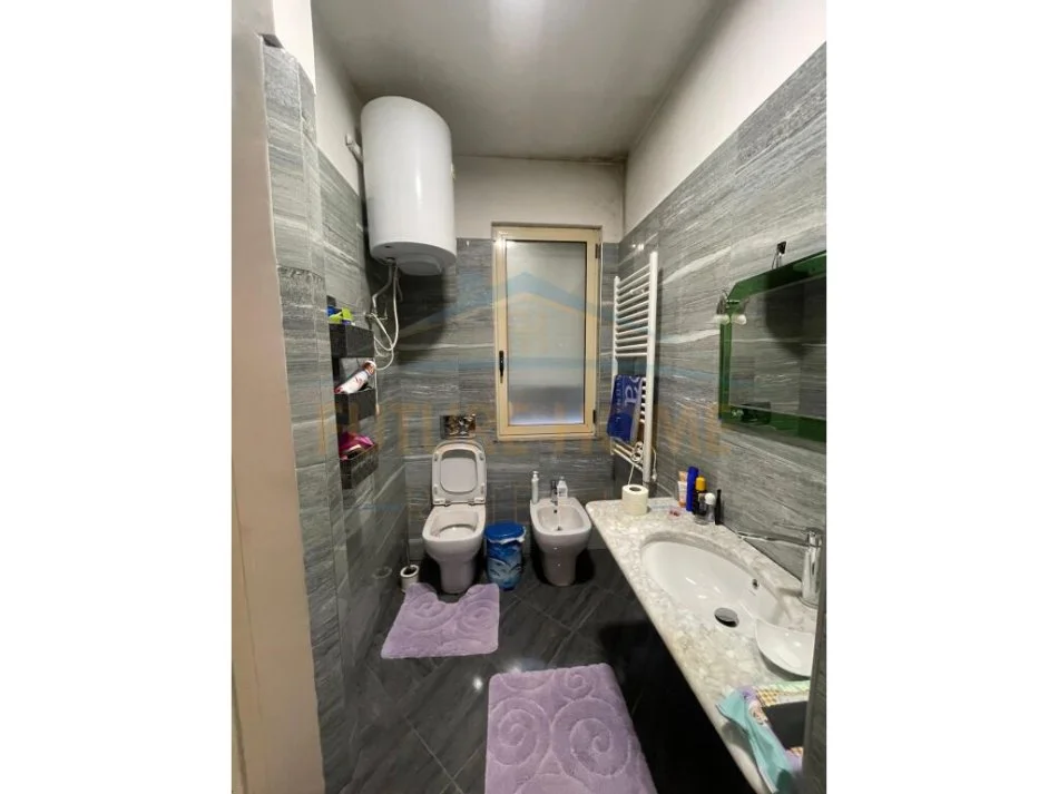 Tirane, jepet me qera apartament 2+1 Kati 4, 90 m² 1.000 € (Kopeshti Zoologjik)